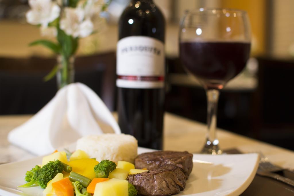 Mercure Curitiba Centro Екстериор снимка